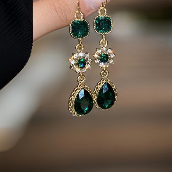 French Style Teardrop Green Crystal Earrings - Picture 1 of 5